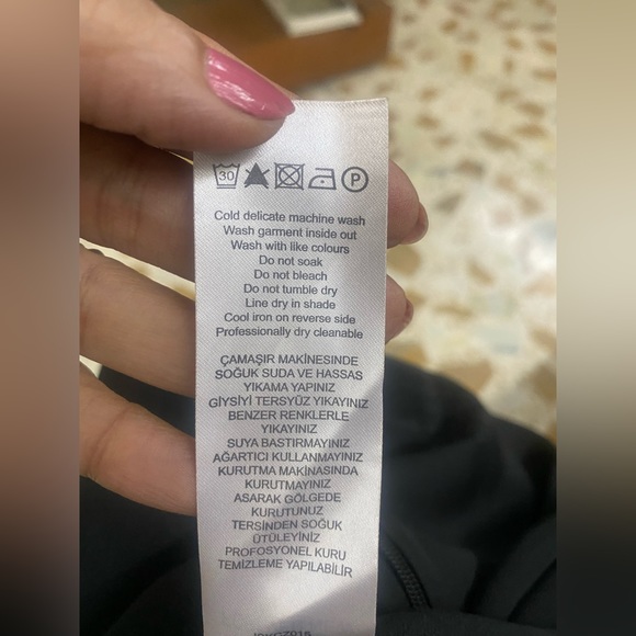 Black Tulip Drape skirt. Forever new. Never used. - Picture 4 of 8